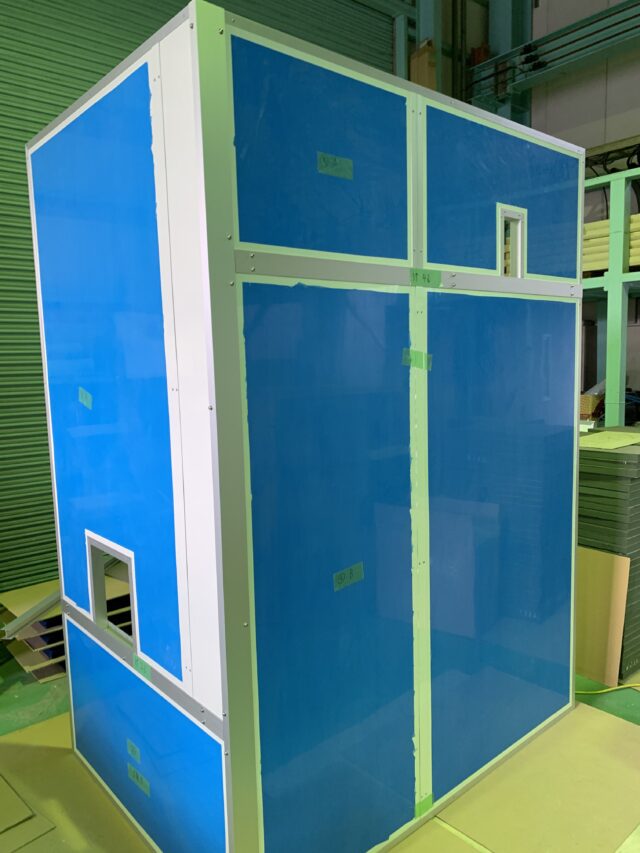 屋外のコンプレッサーの騒音対策～低周波騒音に適した防音カバーを製作