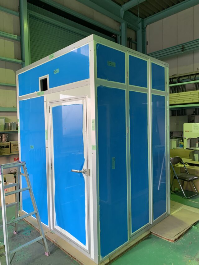 アルミ加工会社の粉砕機騒音対策～防音カバーの設置により10dbの低減に成功