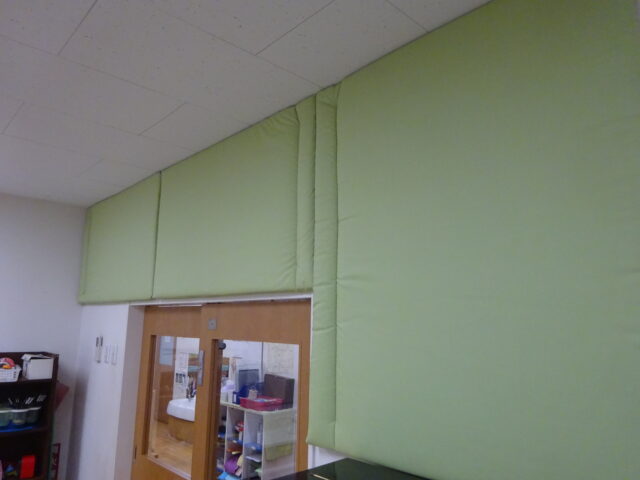 幼稚園室内の反響音対策@東京都~設置環境に合わせて特注で吸音材を作成