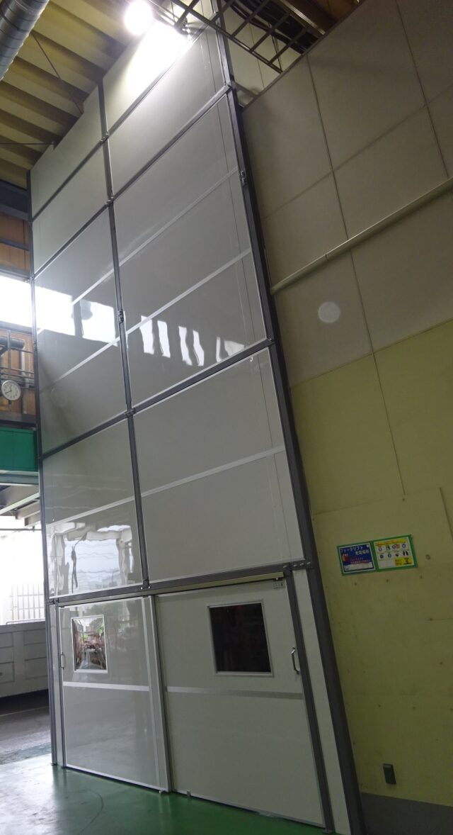 大型粉砕機と集塵機の騒音対策＠千葉県～遮音性の高い3面の防音壁で15db低減