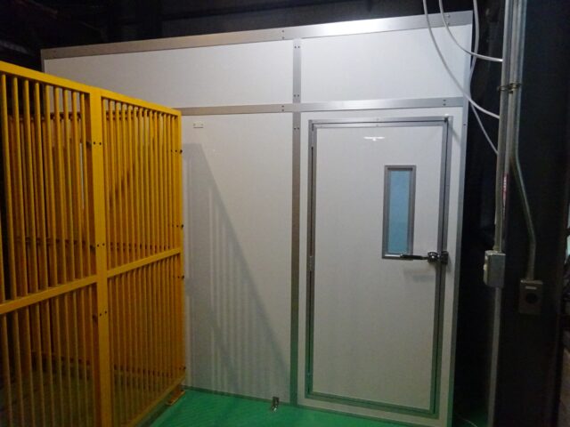 板金加工工場の騒音対策＠茨城県～エアコンやLED電気付きの防音室を製作