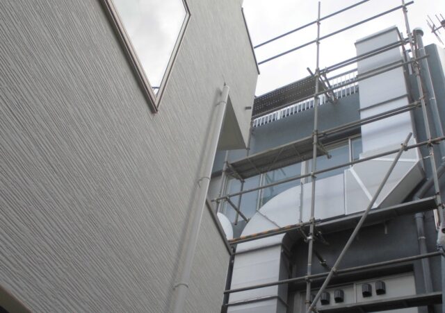 工場内の排気ダクトの騒音対策～ダクトの一部を防音パネルに変えて騒音を低減