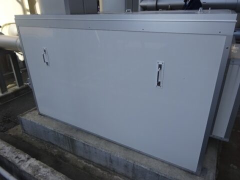 納品済みのポンプ用防音ボックスを追加工～天板と左右パネルを取り外し式に