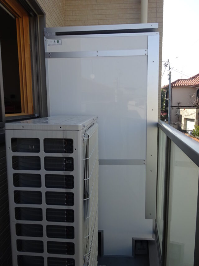 幼稚園内の業務用室外機の騒音対策＠東京都～防音性能を落とさない排気口付き防音BOX