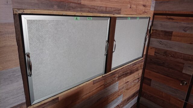 飲食店内のカラオケ騒音対策～窓枠に設置する取り外し可能な防音パネルを制作