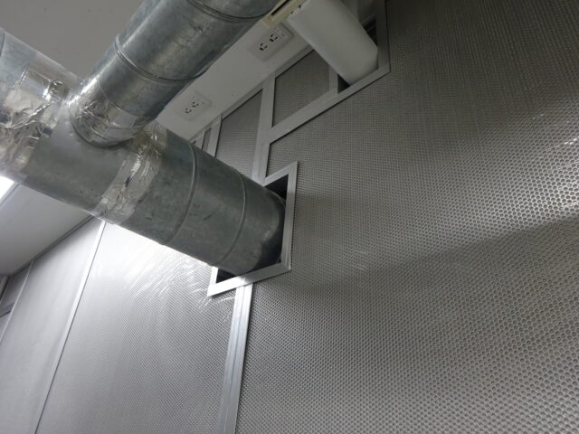 クリーンルーム内の破砕機の騒音対策～接着工法で施工費削減・工期短縮