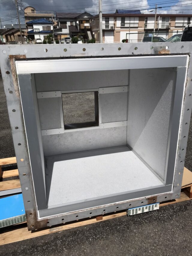 海外工場のダクトの騒音対策～既存のサイレンサーに低周波対応パネル『一人静タイプL』を取付け