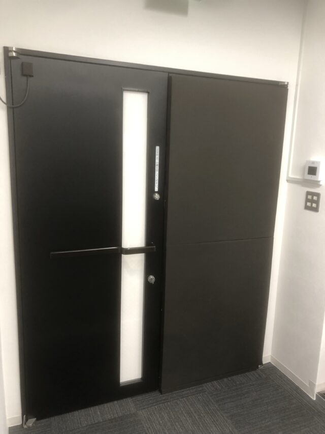 オフィス内の騒音対策＠東京都～防音パネルを扉に設置し外部への音漏れを防止
