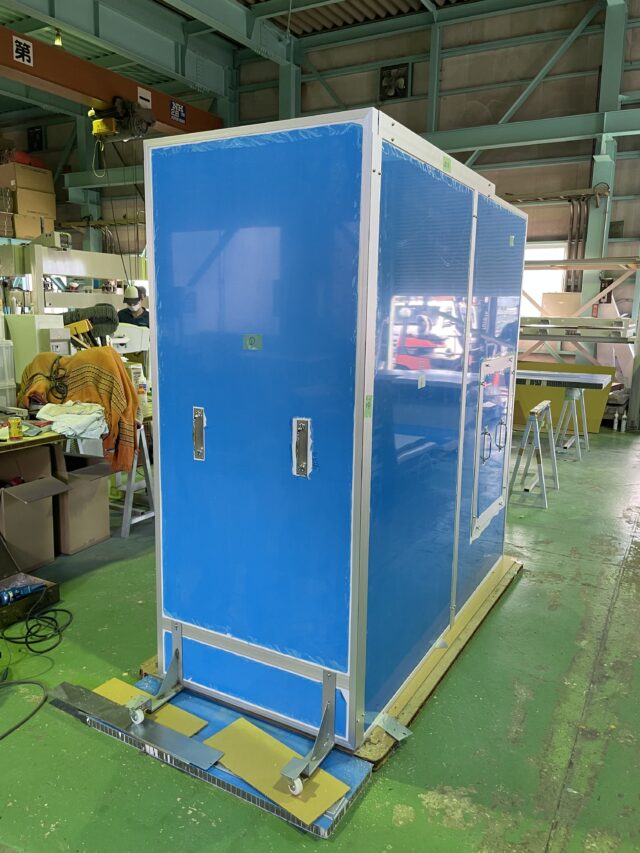 ベビーコンプレッサーの防音対策～熱対策・メンテナンス性に優れた防音カバーを製作