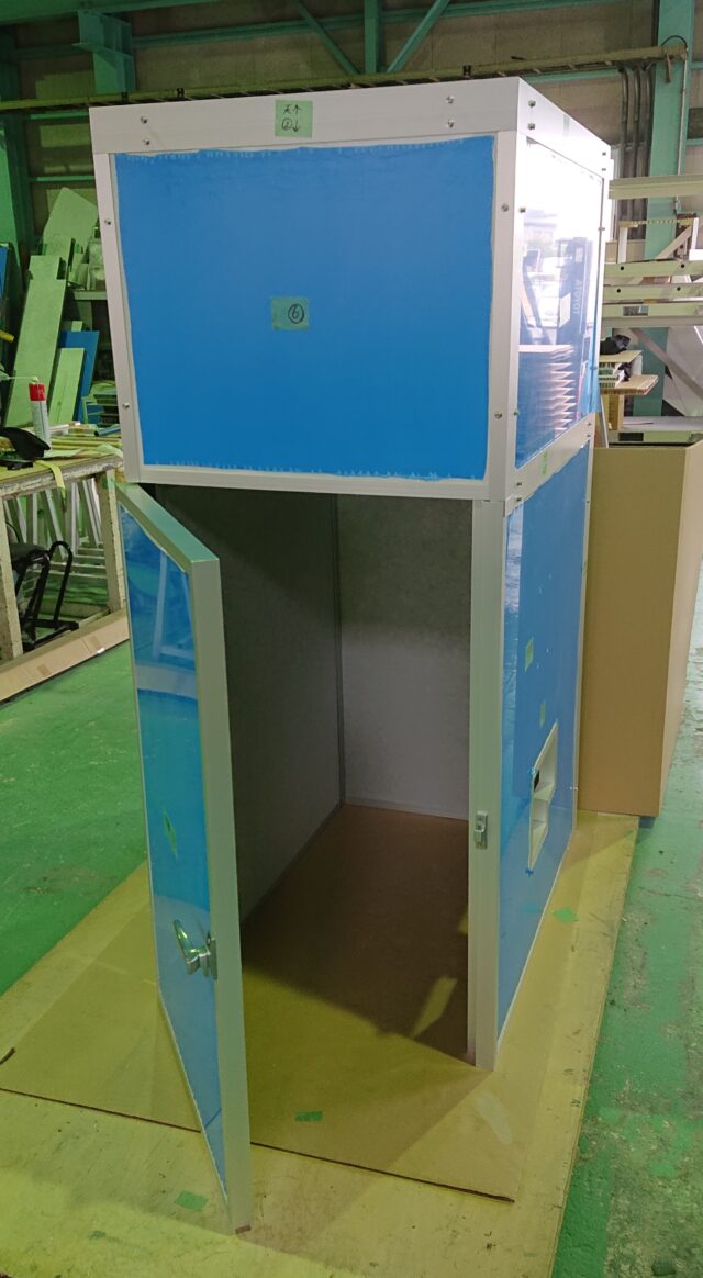 超音波溶着機の騒音対策～上下分割式の5面体防音カバーを製作