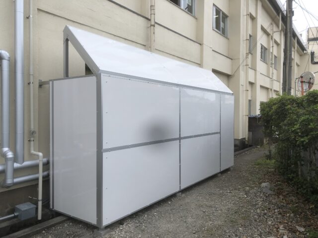 室外機の騒音対策@東京都〜コンクリートブロックで強度を取り防音壁を設置