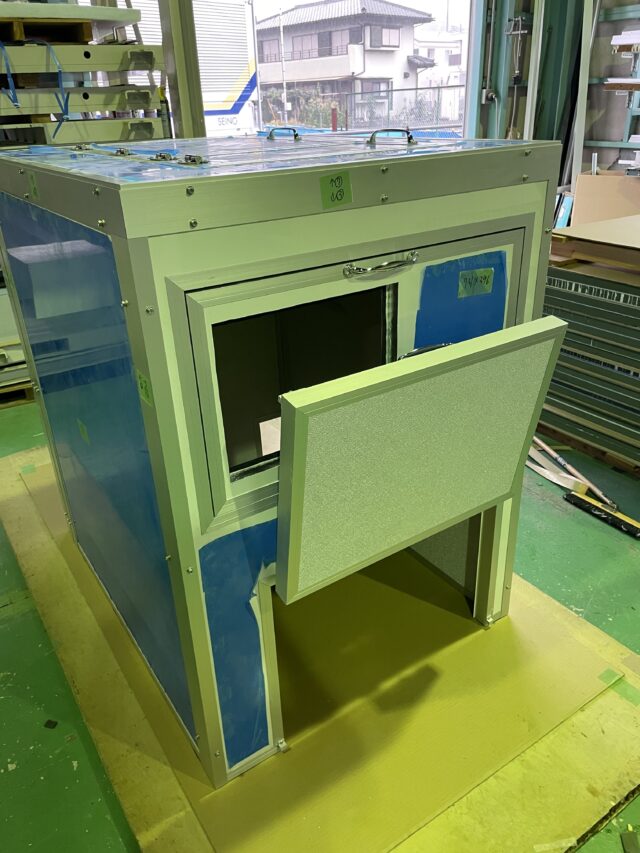 自動車メーカーの試験機の騒音対策～様々なオプションを取付けた防音ボックスを製作