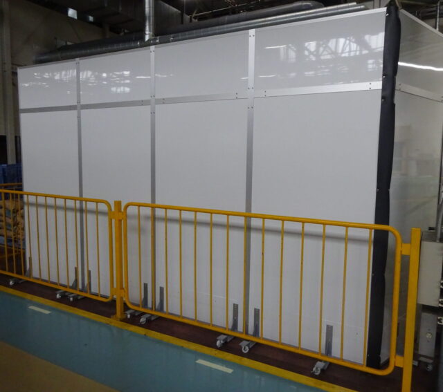 真空ポンプユニットの騒音対策～分割可能なパーティション式の防音壁でメンテナンス性を向上