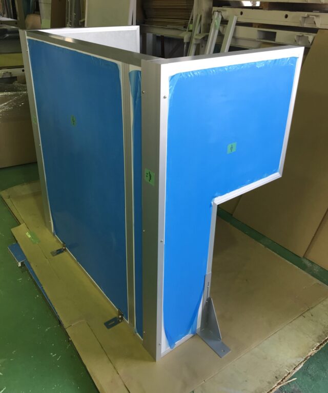 個人宅の室外機騒音対策～低音域対応の3面体防音カバーを製作