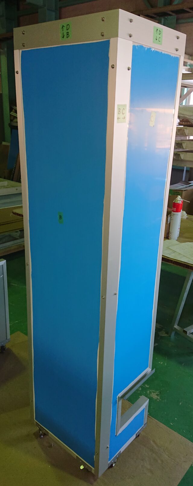 食品工場内の機械プレス音の騒音対策～クリーンルーム仕様の防音カバーで10dB以上低減