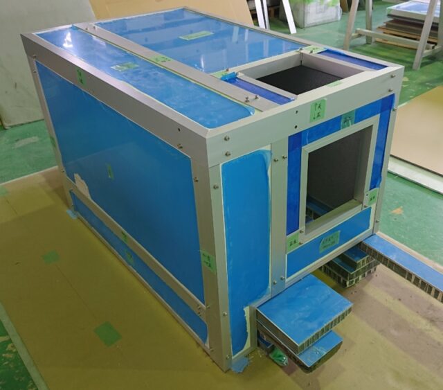 工場屋外に吸水ポンプ用防音カバーを設置～騒音測定にて暗騒音と比較検討