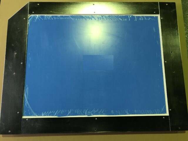 機械稼働音の騒音対策～短時間で既存フレームに取り付け可能な防音パネルを製作・納品