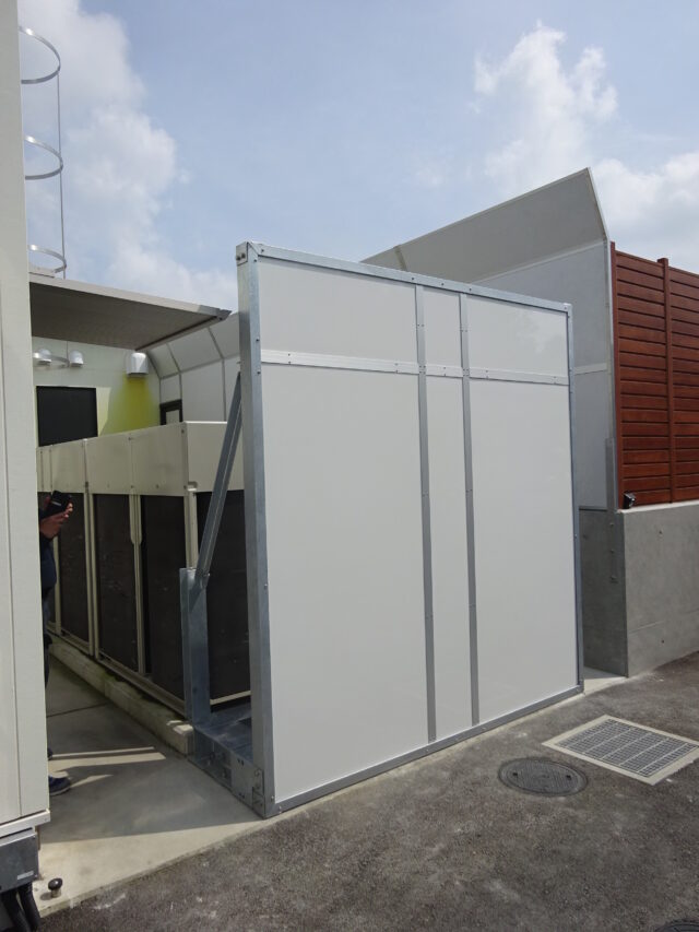 室外機ユニット用防音壁施工～屋外使用可能な吸音材を選定し騒音レベルを約10db低減