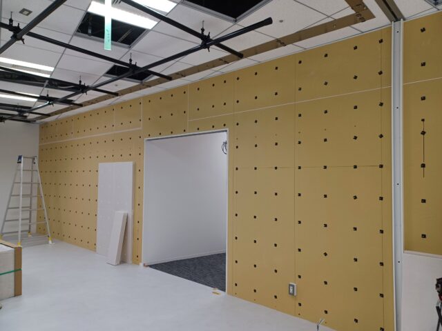 音楽・動画配信スタジオの反響音対策～吸音材の設置事例をご紹介