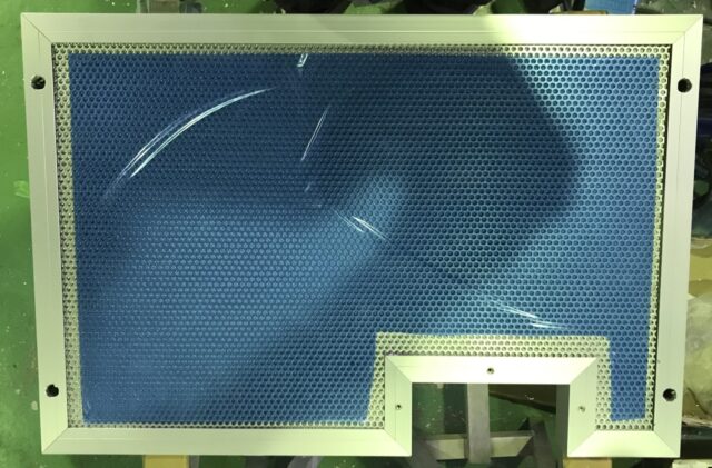 不活性ガス循環精製機の騒音対策～お客様施工用に『一人静タイプZ』を使用したクリーンルーム用防音パネルを加工