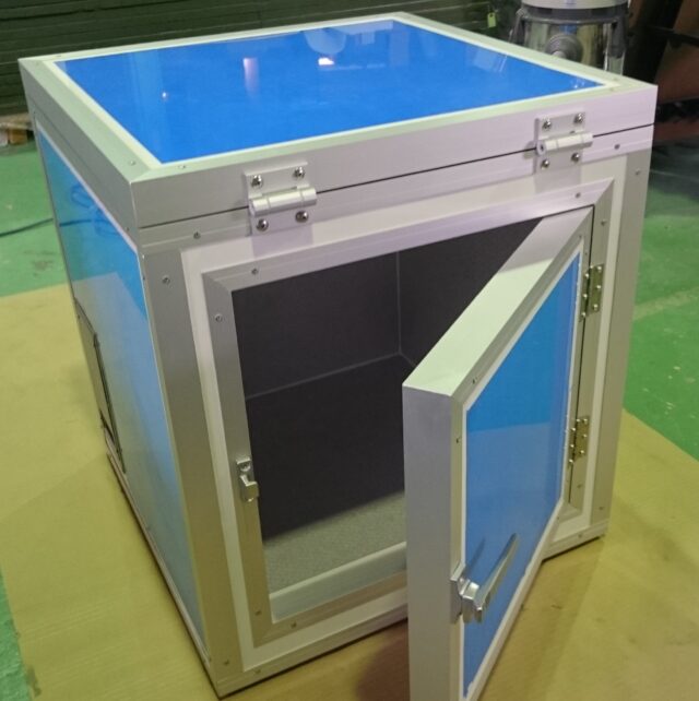 超音波洗浄機用小型防音ボックス～『一人静タイプL薄型』使用で内部スペースを確保しつつ約20dBの騒音を低減