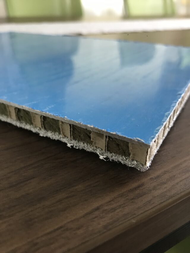 コンプレッサーの騒音対策～既存囲いに薄型パネル『一人静 タイプ10mm』を採用し寸法変化を最小に