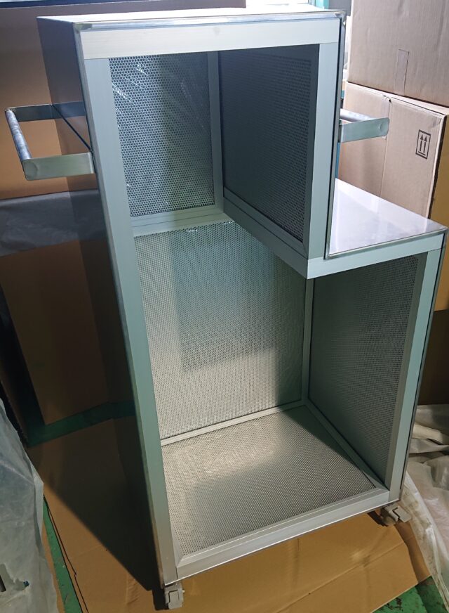 自由粉砕機の騒音対策～金属製のボックス内部に防音パネルを取付け25dB低減