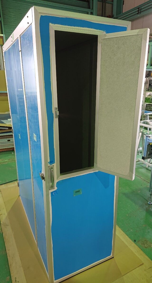 プラスチック粉砕機の騒音対策～寸法の異なる複数の機械にもオーダーメイドで対応