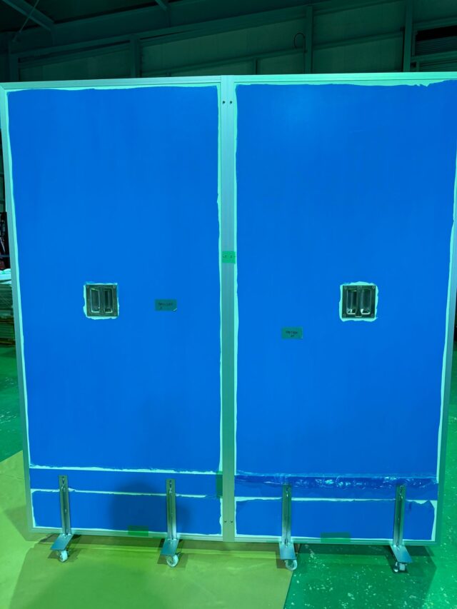 クリーンルームの防音対策～折り畳み可能なキャスター付き防音パーティーションを製作