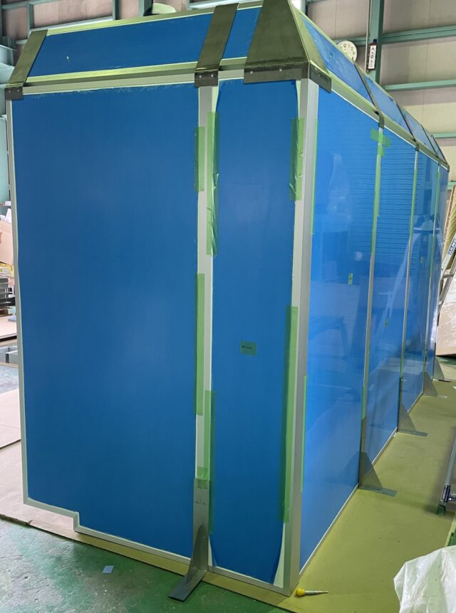 業務用室外機の騒音対策～斜め材を用いて音の回り込み対策をした2面体L字防音壁を製作