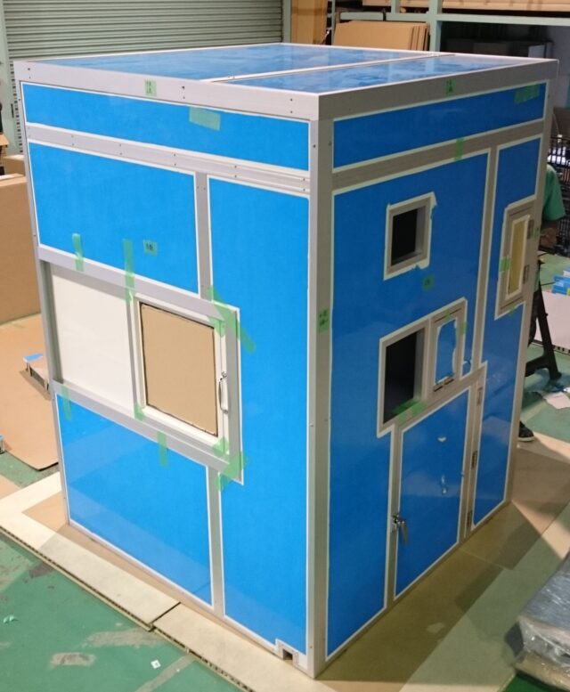 金属切断機の加工騒音対策～「一人静タイプA」を使用した防音ボックスにて約15dB低減