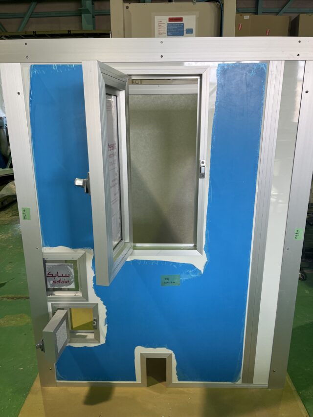 圧延機のモータードライブシャフトの騒音対策＠千葉～「一人静タイプL薄型」を採用した小窓・小扉付きの防音カバーを製作