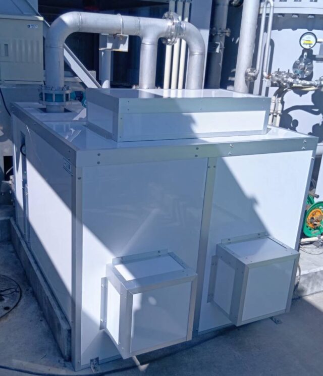 屋外のルーツブロワーの防音工事＠宮城～「一人静タイプA」を使用した5面体防音カバーにより10dBの低減に成功