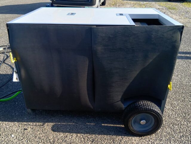 ケルヒャー社製温水除草機（高圧洗浄機）の騒音対策事例～防音材の組み合わせにより10dBの低減を実現