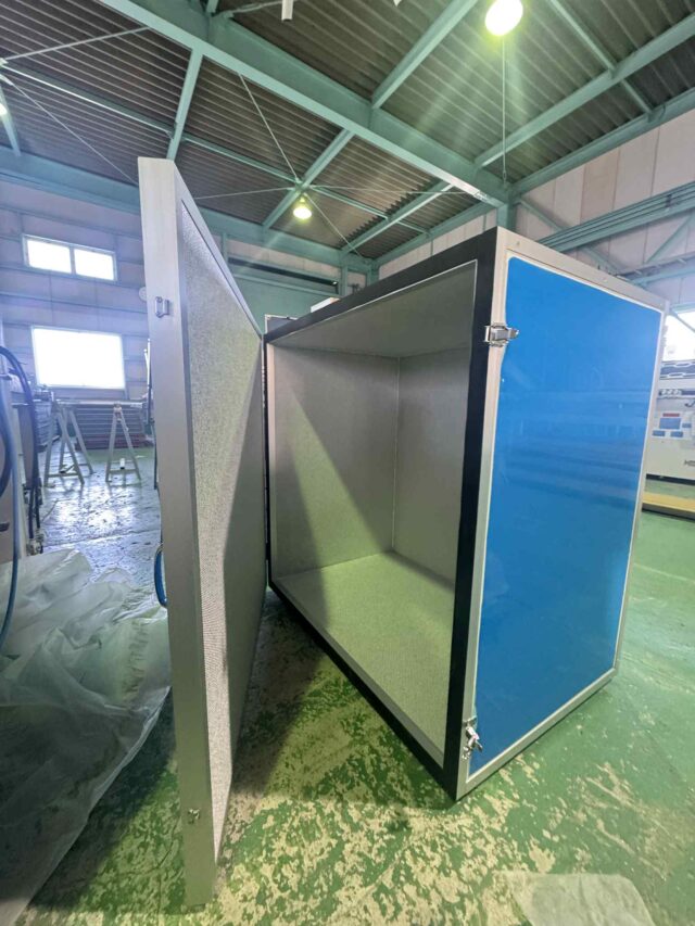 大学の研究環境向けに簡易無響ボックスを製作～精密機器の動作音を正確に測定できる環境を構築