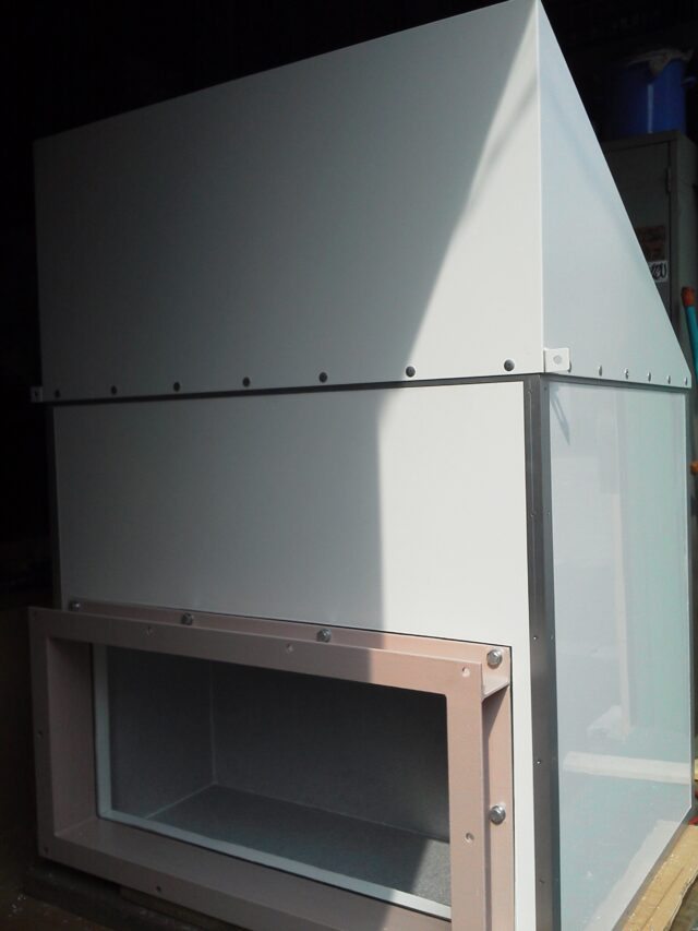 水力発電機施設の騒音対策～換気ダクト用のサイレンサーを設置し約15dBの低減効果を獲得