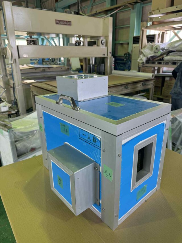 小型ポンプの騒音対策～「一人静タイプD」を使用した5面体防音ボックスで約10～15dB低減